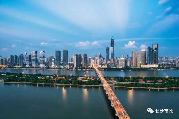 以城市，見(jiàn)未來(lái)；與城市，共成長(zhǎng)